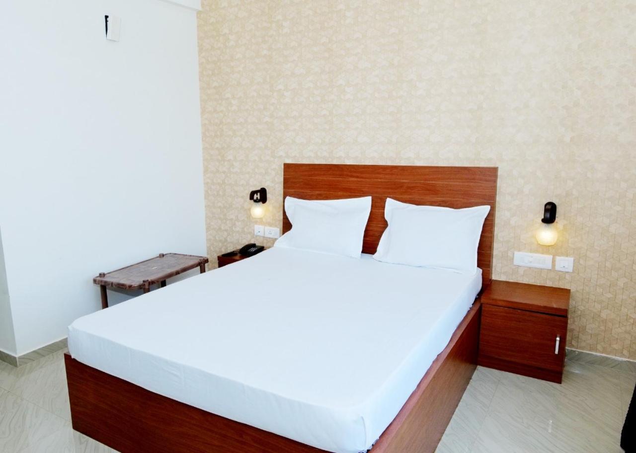 Dwarka Lodging & Boarding Mulki Zewnętrze zdjęcie